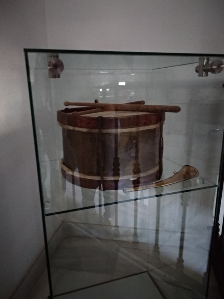 TAMBOR  EXPUESTO EN AYUNTAMIENTO