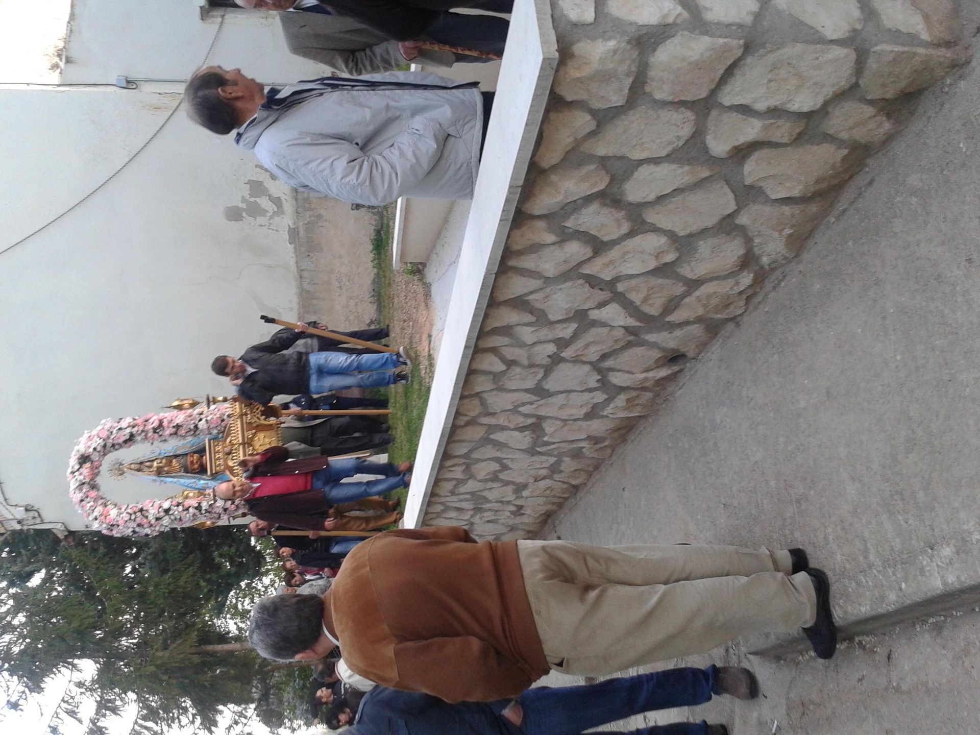 Trasladamos a la Virgen a la Iglesia 22/04/14