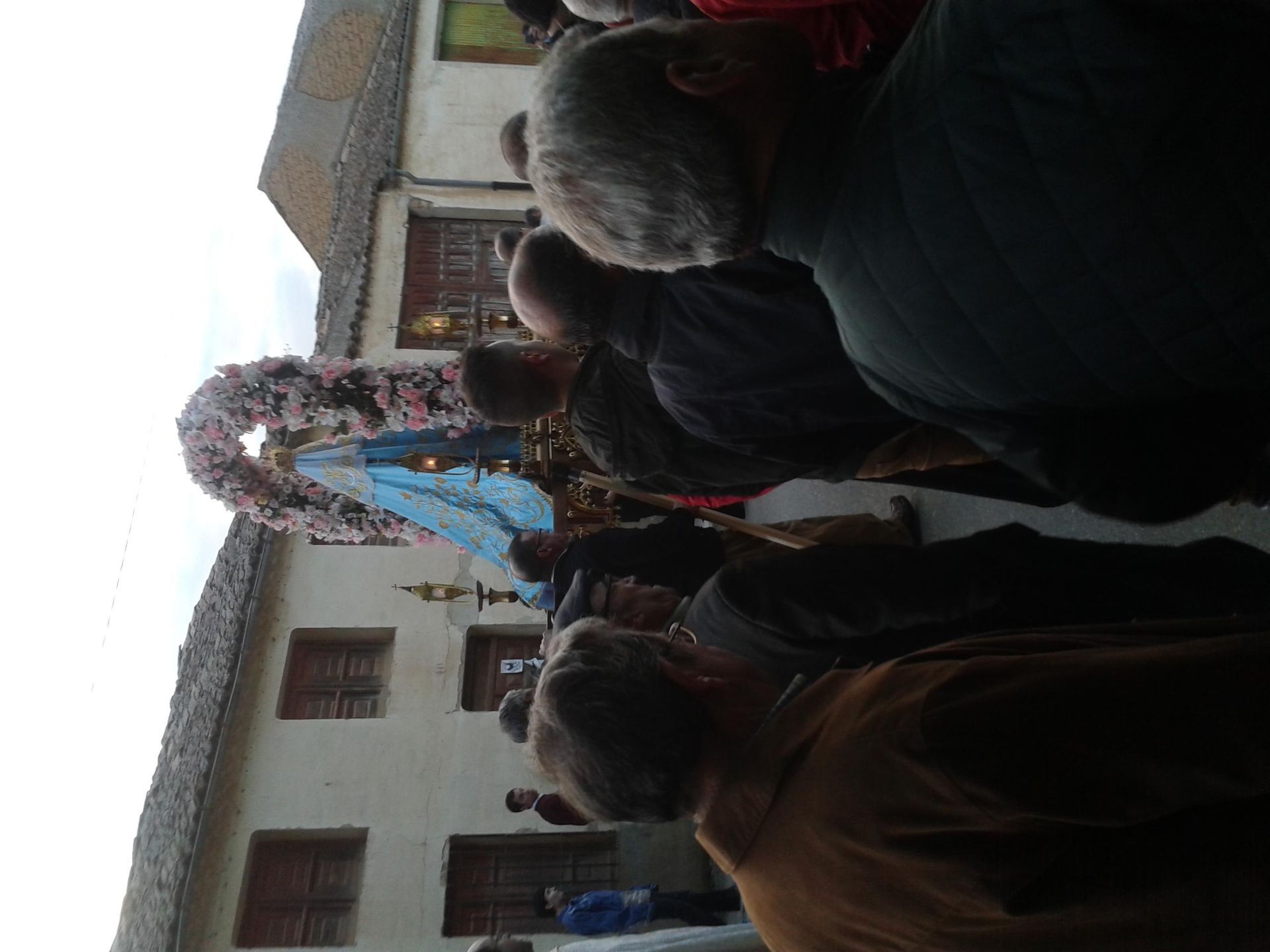 Trasladamos a la Virgen a la Iglesia 22/04/14