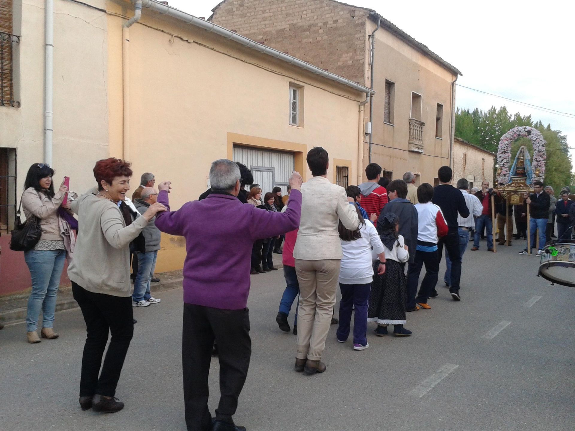 Trasladamos a la Virgen a la Iglesia 22/04/14
